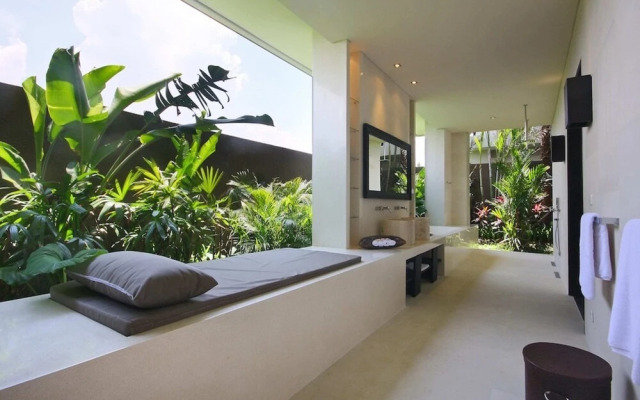 Private Villas, 4 Br, Canggu With Staff