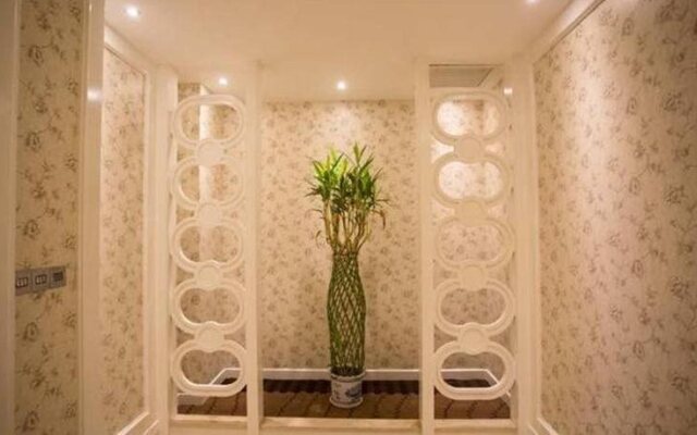 Venice Theme Hotel