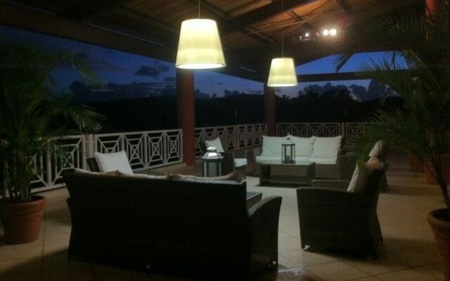 Sea Breeze Hotel