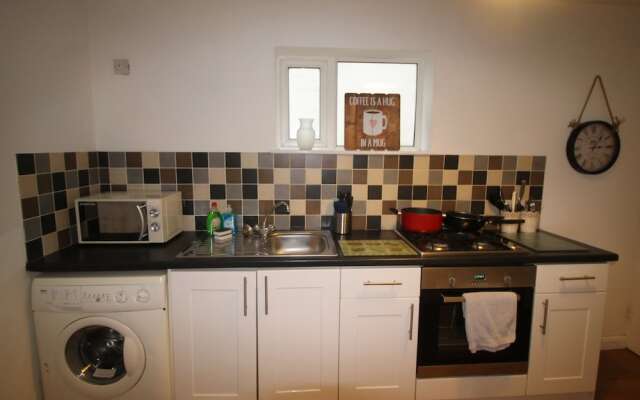 Heol Booker 4 Bedroom House by Cardiff Holiday Homes