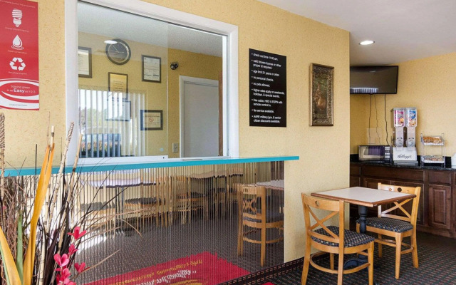 Super 8 Fredericksburg South