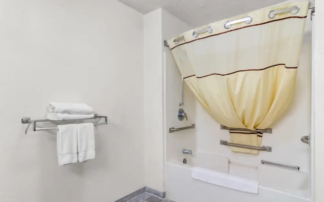 Travelodge Suites MacClenny