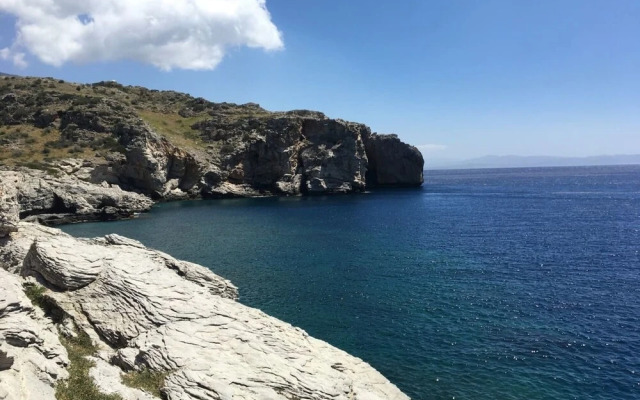 Villa Alati - Seafront Villa With Swimming Pool