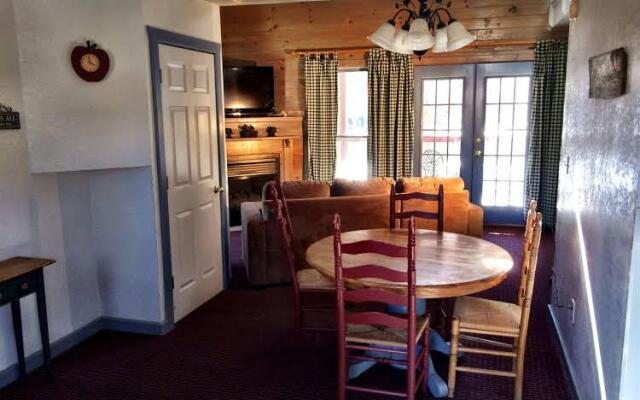 Riverbend Motel & Cabins
