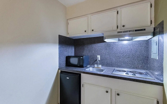 Motel 6 Livingston, TX