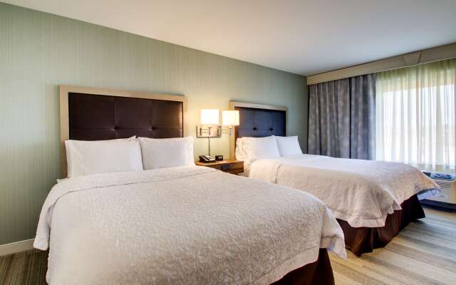 Hampton Inn & Suites Milwaukee West