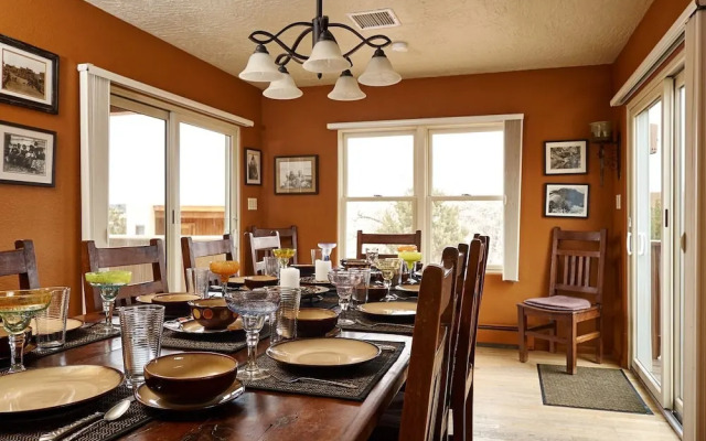 Piñon Vista - 360° Majestic Views, Just Blocks From the Plaza