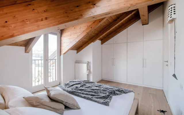 MyHomeInComo - Modern Luxury Attic