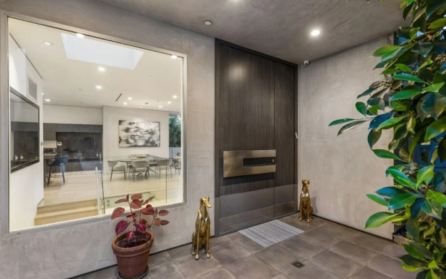 Sunset Heights - Elegant Modern Villa With Beautiful Views in the Hills