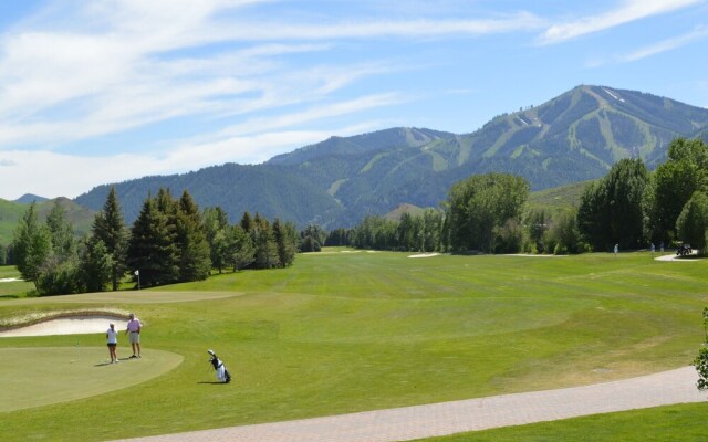 Atelier 1045 - 2 Br Condo