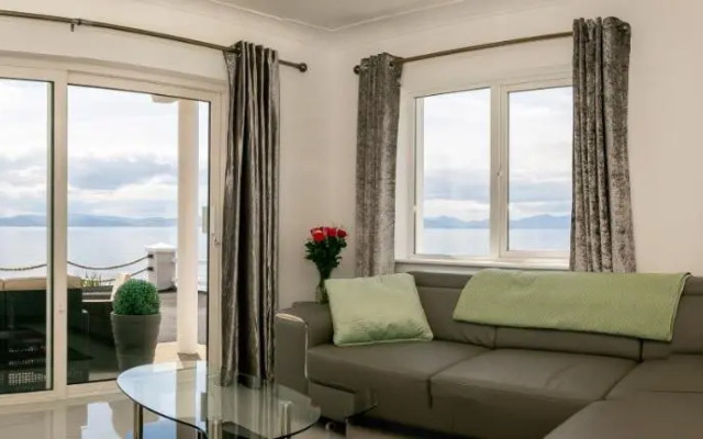 Ballyheigue Cliff Side and Sea View Apartment