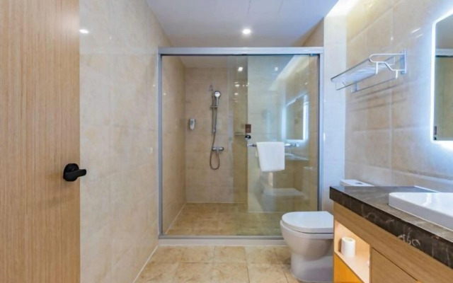 Geya Hotel (Haiyan Wuyue Plaza Guanhaiyuan Hotel)