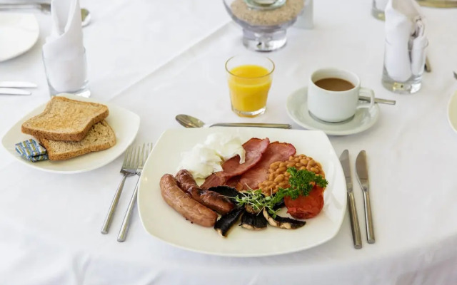 The Beach House & Porth  Sands Apartments