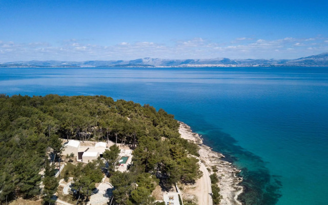 Vale Residence - exclusive & private property by the sea