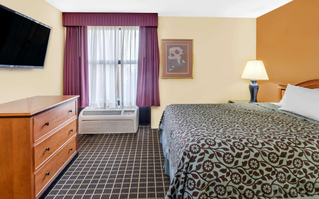 Days Inn & Suites by Wyndham Kalamazoo