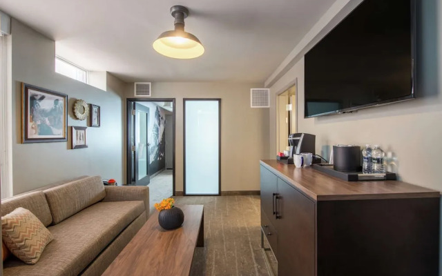 Hotel Saranac, Curio Collection by Hilton