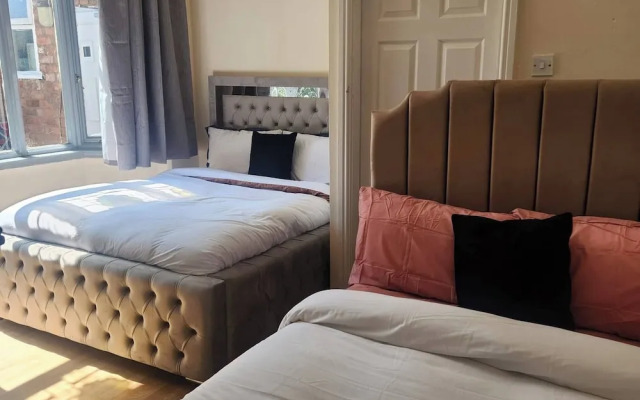 Charming Victorian Apartment in Central Wolverhampton