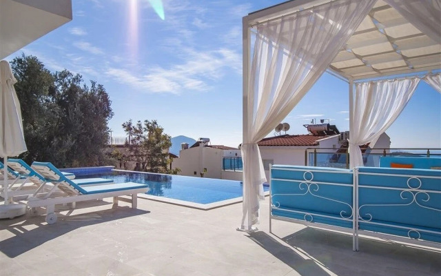 Villa Lotus by Akdenizvillam