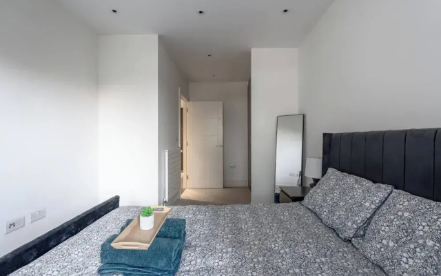 Modern Cozy Kingston Flat, 5 Mins to Train Station