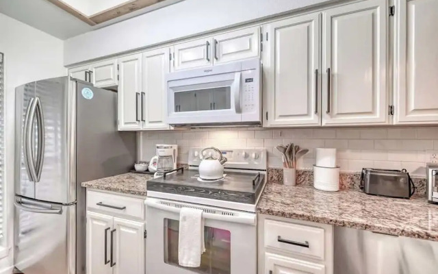 Luxurious Riverfront Condo Just 1 Blk to Schlitterbahn!