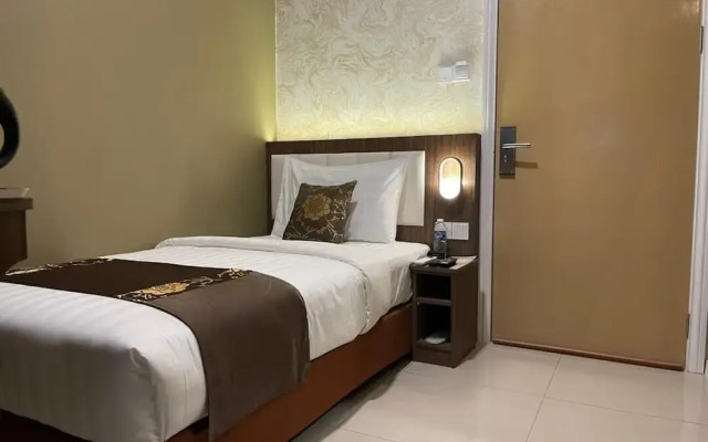 Red City Hotel