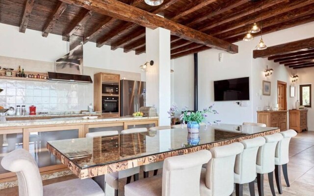 Villa Can Prats, Luxury Villa Surrounded by Nature