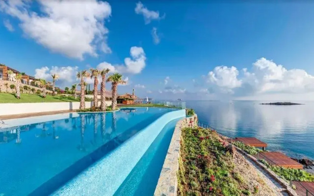 Red Rock Hotel & Suites By Selseve