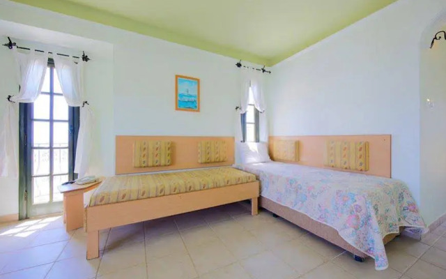 May Garden Club Hotel