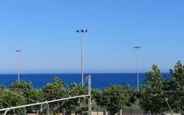 Luxury Apartment Accommodation, next to beach & train station Calella
