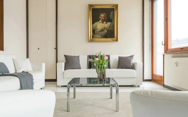 Piazza Cavour Lake View