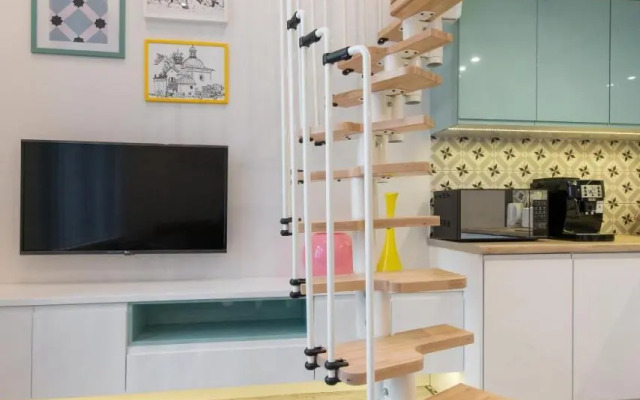 Cheerful Air Conditioned Apartment with Mezzanine And Parking - Old Town