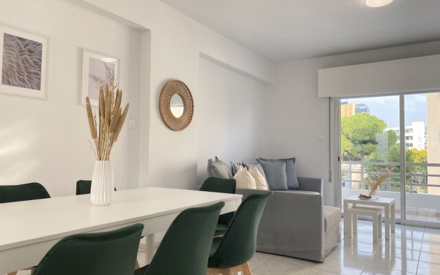 Phaedrus Living Town Flat Stephania 302