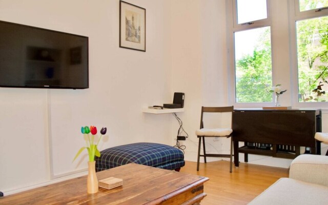 Bright And Comfortable 2 Bedroom Flat
