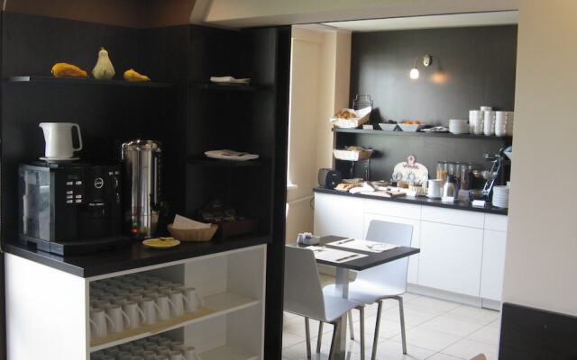 Hotel Wilanów Warszawa by DeSilva