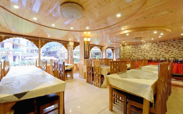 The Paramount Inn by OYO Rooms
