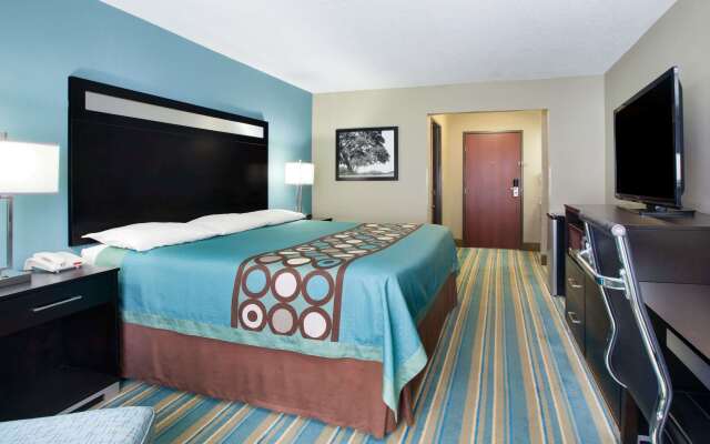 Super 8 by Wyndham Sulphur