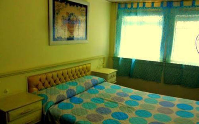 1385 Hostel