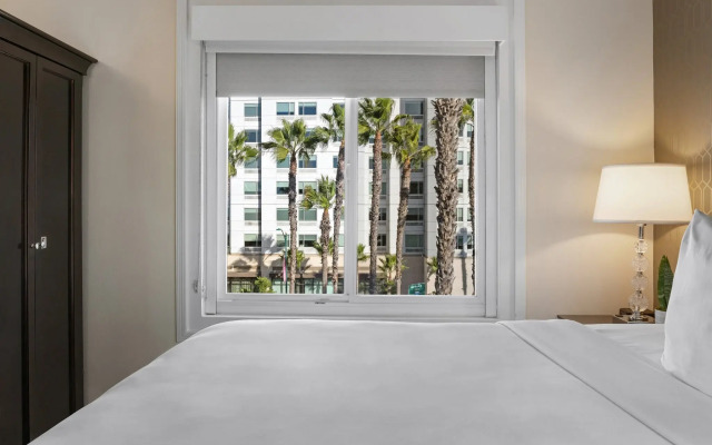 Peacock Suites