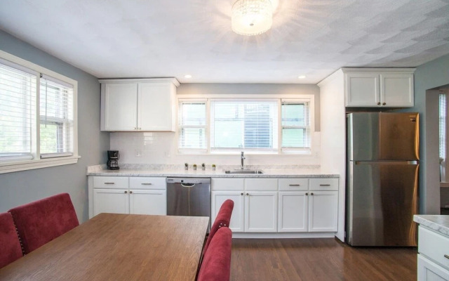 Luxury Collection-4 Bedroom 3 Full-bathroom-boston