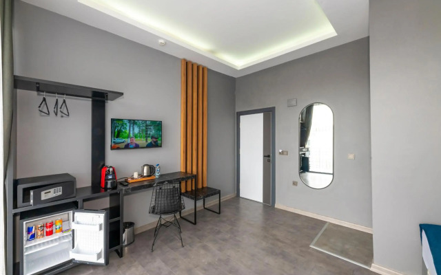 Melanj Airport Hotel