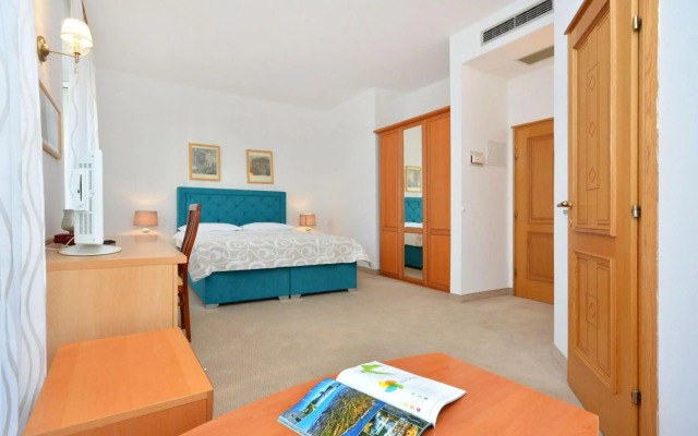 Hotel Adriana