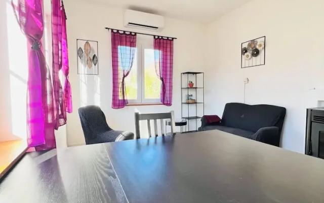 Maison proche rivière avec jardin