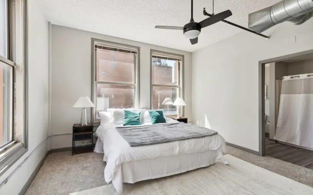Spacious 2BR Downtown Retreat