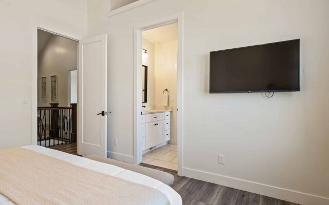 The Ann Marie #f1 6 Bedroom Townhouse