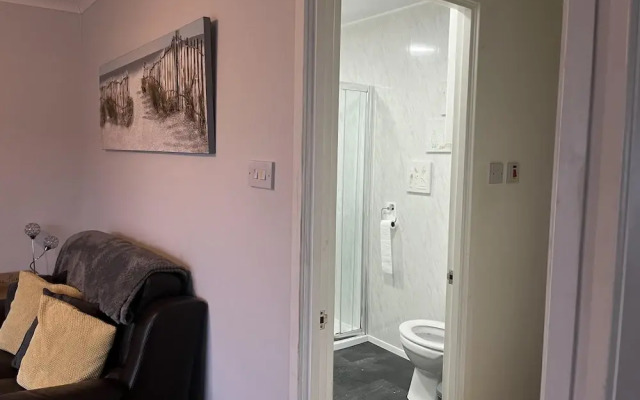Seasideescape-2br-sleeps4-parking-petsok-fireplace