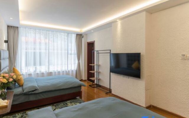 Lijiang Xiangyu Light Luxury Snow Mountain Holiday Villa