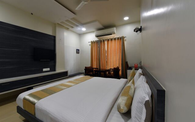 Capital O 4155 Hotel The Sudesh