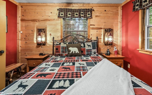 Amazing Dreams 2 Bedroom Cabin by RedAwning