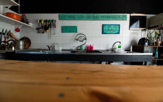 Mundaka Hostel y Bar - Adults Only