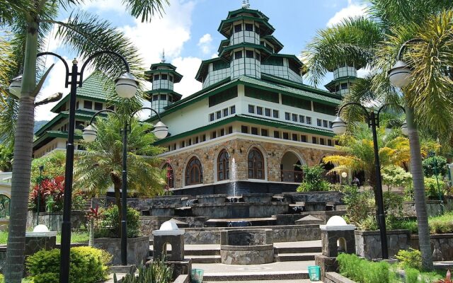 Hotel Maninjau Indah